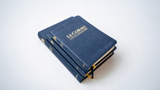 livre coran traduction francaise edition tawbah couverture noire avec marque page pour lecture et etude