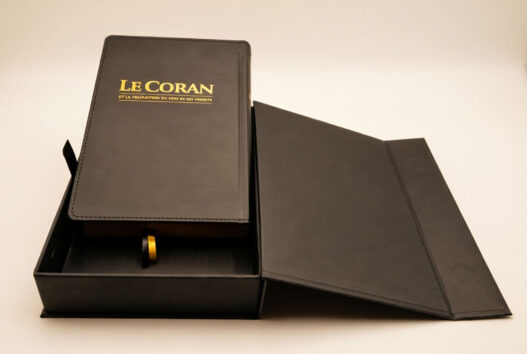 edition du coran avec traduction en francais dans un coffret pour choisir une version fiable et comprendre le sens