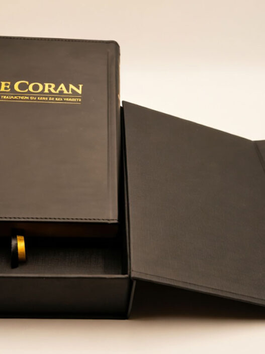 edition du coran avec traduction en francais dans un coffret pour choisir une version fiable et comprendre le sens